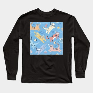 Cats swim in the sea Long Sleeve T-Shirt